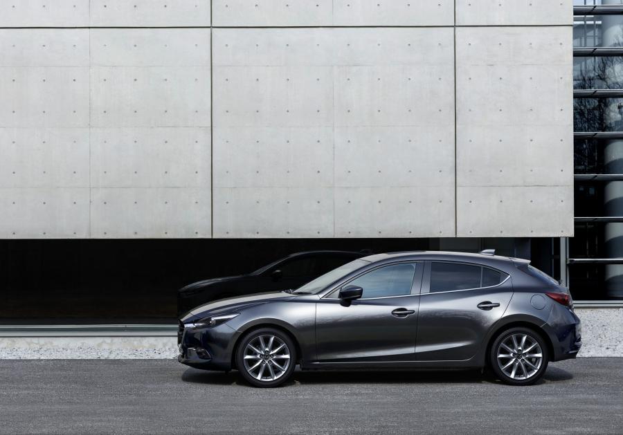  Mazda Axela Hatchback 2016 года  (фото 9 из 13)
